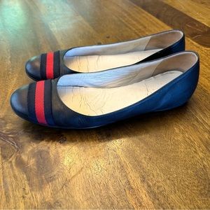 Gucci black ballerina flats with red and blue ribbon accents 10